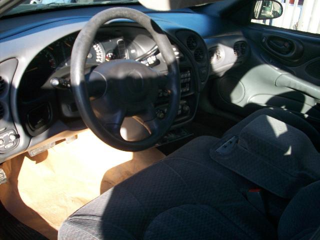 Pontiac Bonneville 2000 photo 2