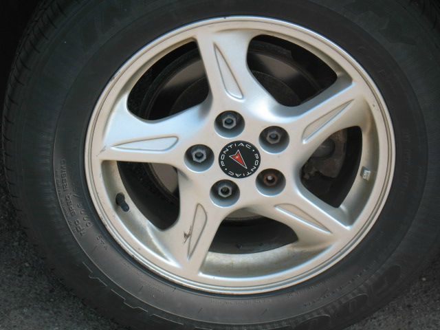 Pontiac Bonneville SE Sedan