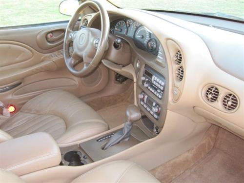 Pontiac Bonneville 2000 photo 2