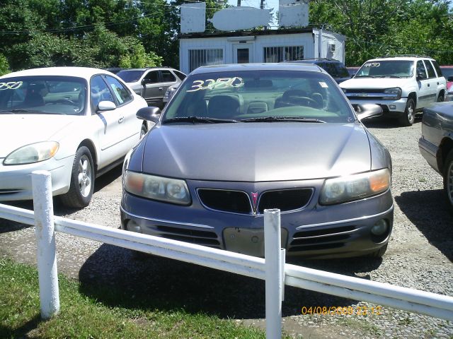 Pontiac Bonneville SE Sedan