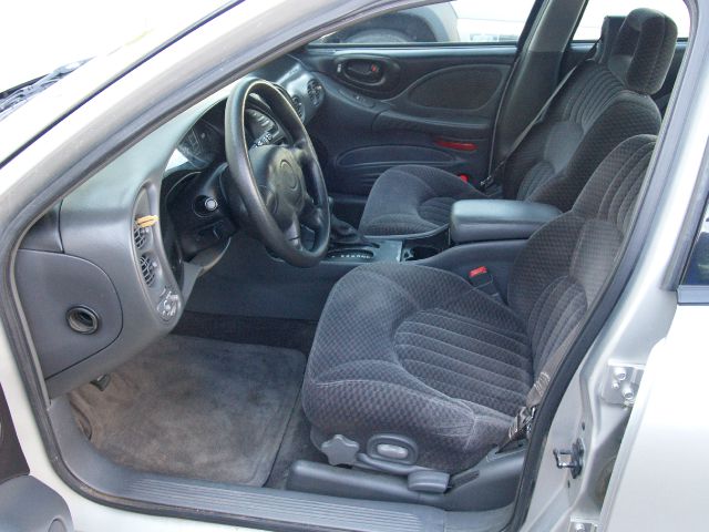 Pontiac Bonneville SE Sedan