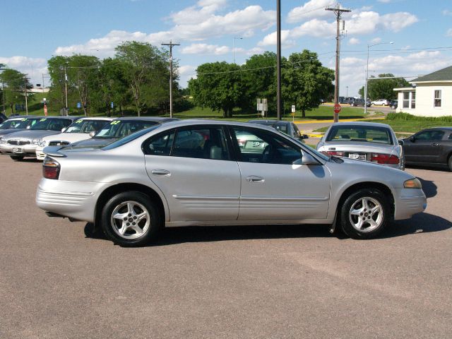 Pontiac Bonneville 2001 photo 3