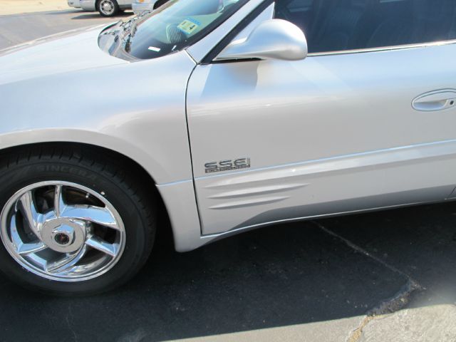 Pontiac Bonneville 4DR Limited AWD Sedan