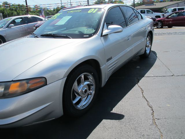 Pontiac Bonneville 2001 photo 3