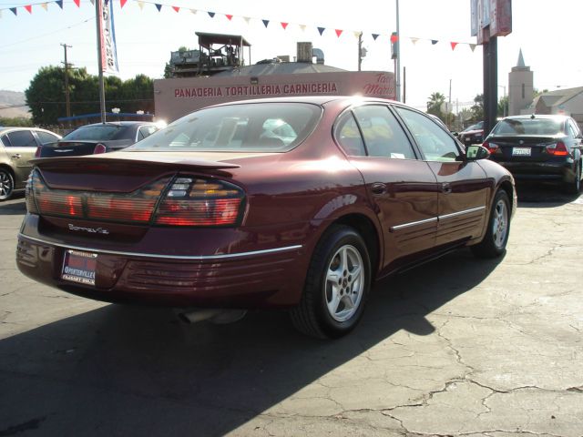 Pontiac Bonneville 2001 photo 1
