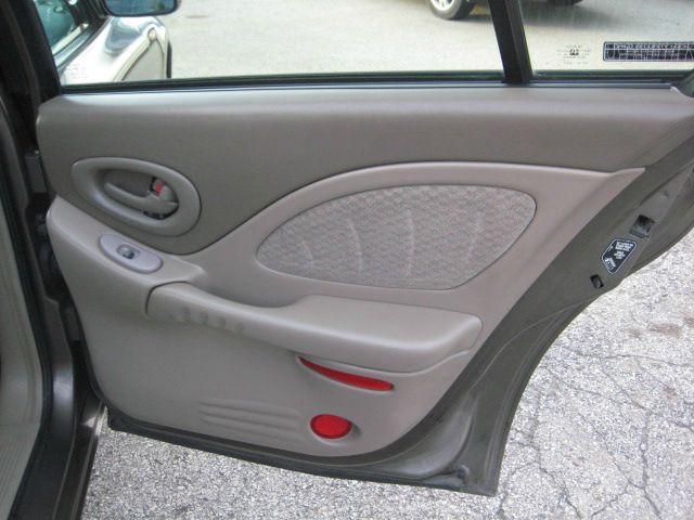 Pontiac Bonneville 2001 photo 18