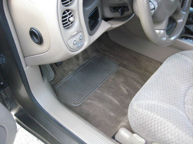 Pontiac Bonneville 2001 photo 32