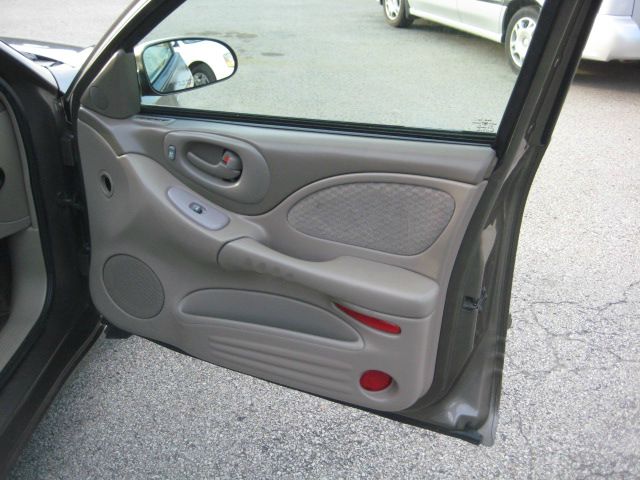 Pontiac Bonneville 2001 photo 7