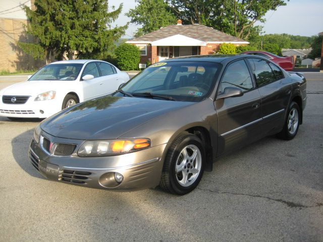 Pontiac Bonneville 2001 photo 9