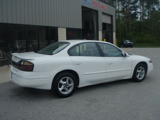 Pontiac Bonneville SE Sedan
