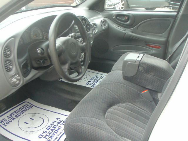 Pontiac Bonneville 2001 photo 1