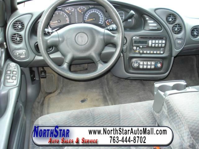 Pontiac Bonneville 2001 photo 2