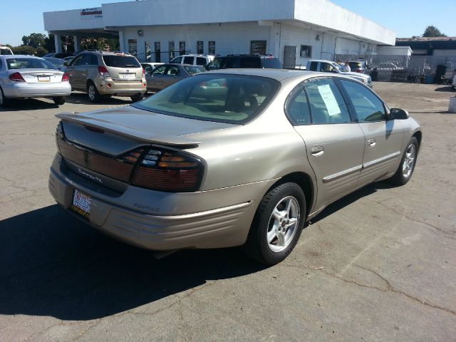 Pontiac Bonneville SE Sedan