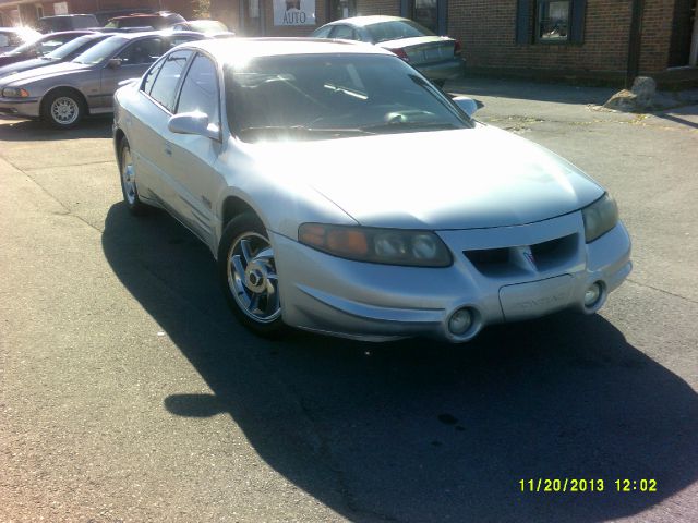 Pontiac Bonneville 2001 photo 2