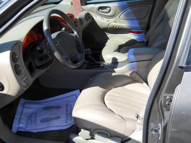 Pontiac Bonneville 2001 photo 2