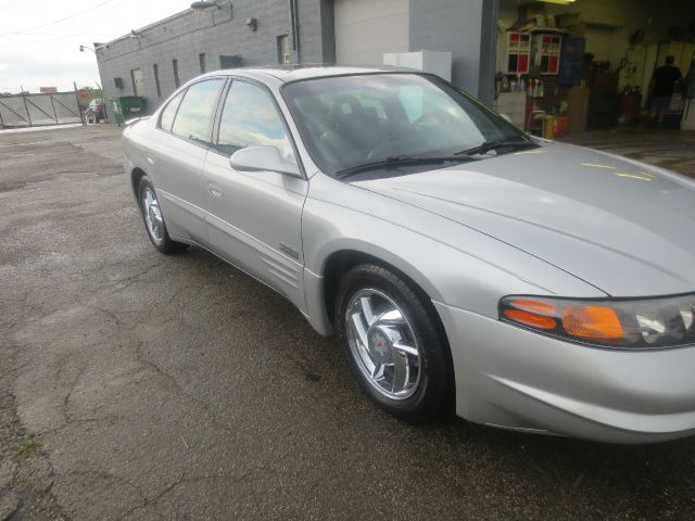 Pontiac Bonneville 2001 photo 1