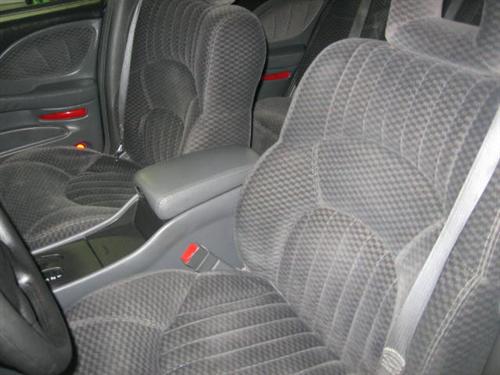 Pontiac Bonneville 2001 photo 2