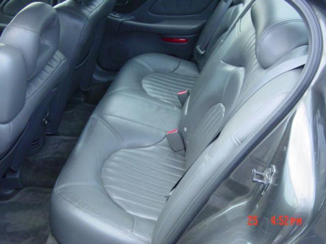 Pontiac Bonneville 2002 photo 5