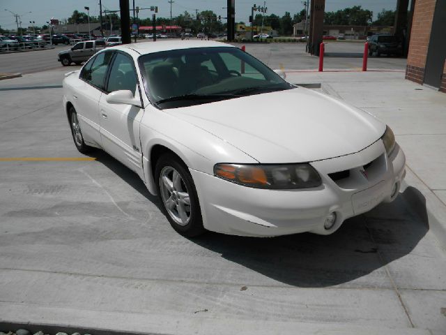 Pontiac Bonneville 2002 photo 1