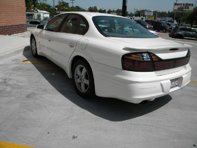 Pontiac Bonneville 2002 photo 2