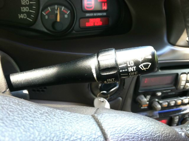 Pontiac Bonneville 2003 photo 4