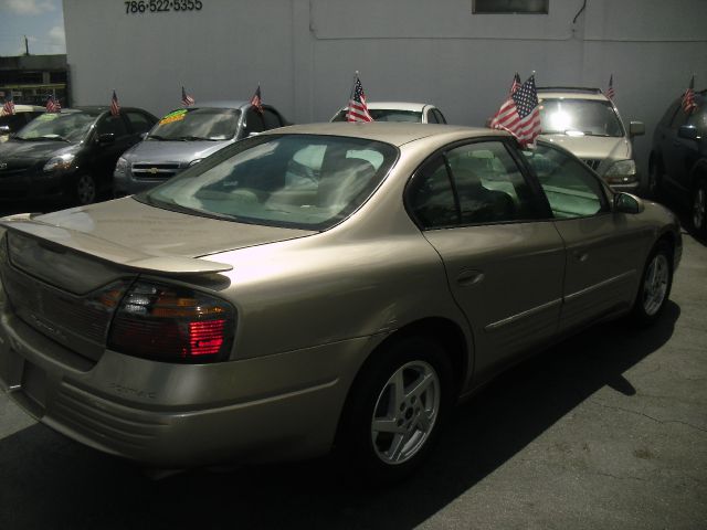 Pontiac Bonneville SE Sedan
