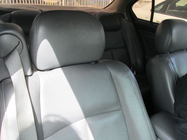 Pontiac Bonneville SE Sedan