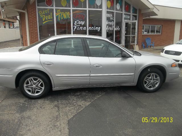 Pontiac Bonneville SE Sedan