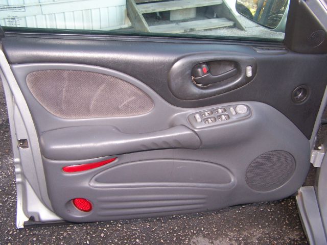 Pontiac Bonneville 2003 photo 5