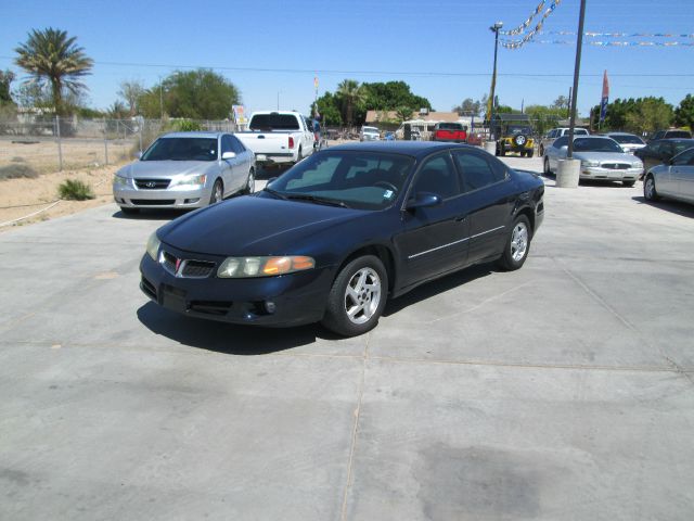 Pontiac Bonneville SE Sedan