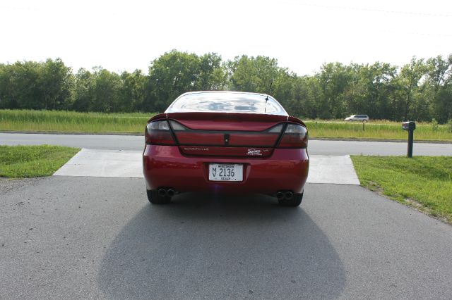 Pontiac Bonneville 2004 photo 1