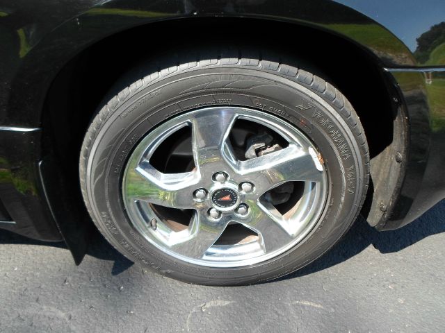 Pontiac Bonneville 2004 photo 1