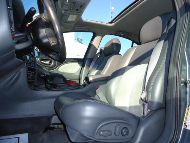 Pontiac Bonneville 2004 photo 1