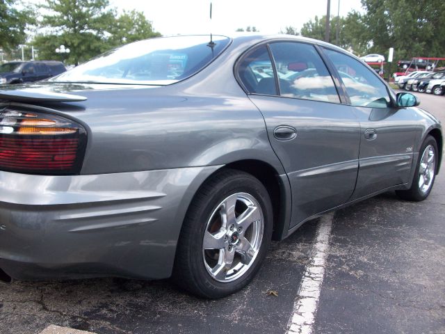Pontiac Bonneville 2004 photo 3