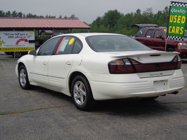 Pontiac Bonneville SE Sedan