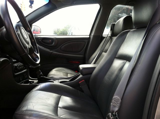 Pontiac Bonneville SE Sedan