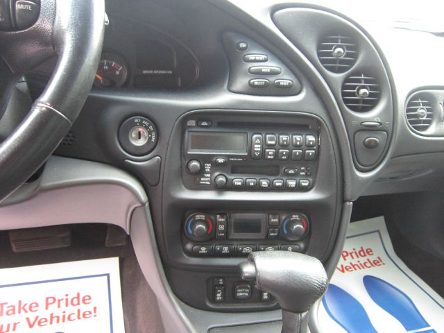 Pontiac Bonneville 2004 photo 1