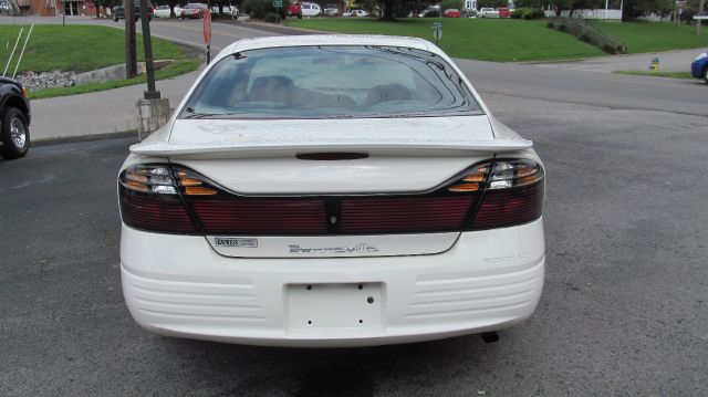 Pontiac Bonneville 2005 photo 2