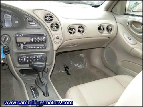 Pontiac Bonneville 2005 photo 2