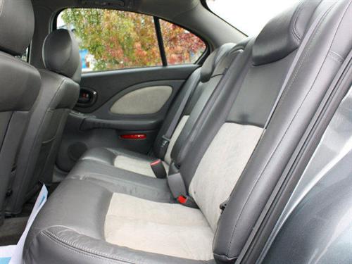 Pontiac Bonneville 2005 photo 2