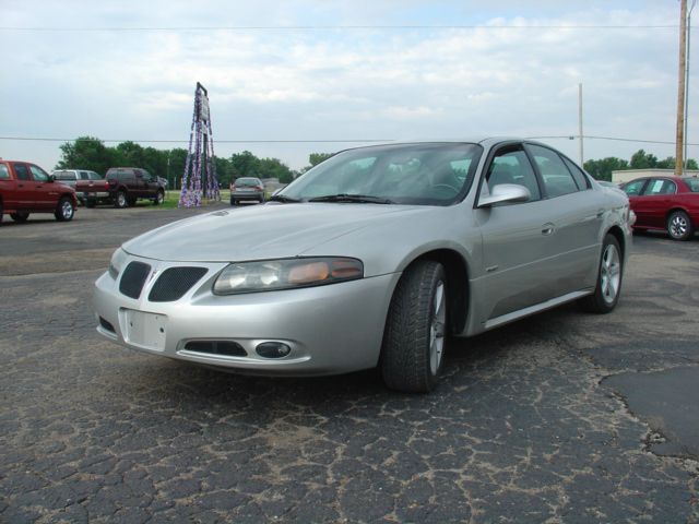 Pontiac Bonneville 2005 photo 2