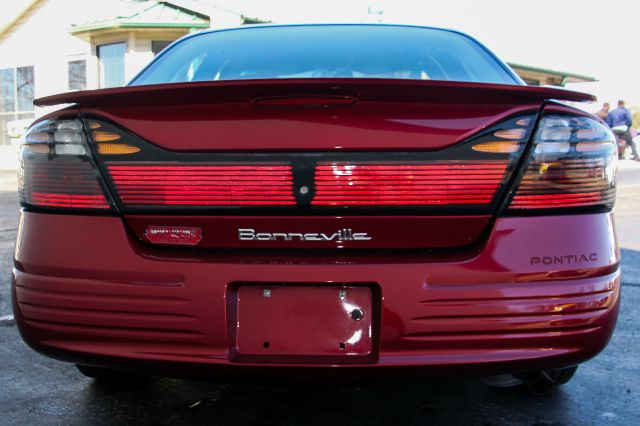 Pontiac Bonneville 2005 photo 2