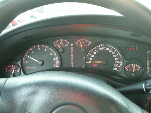 Pontiac Bonneville 2005 photo 3