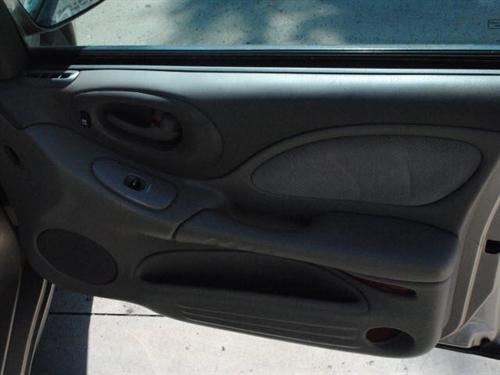 Pontiac Bonneville 2005 photo 4