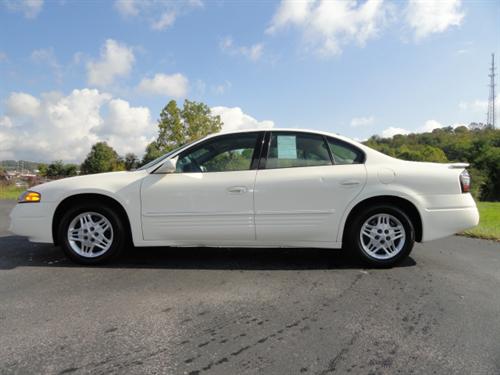 Pontiac Bonneville 2005 photo 1