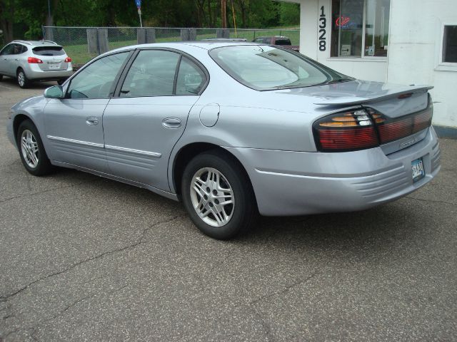 Pontiac Bonneville SE Sedan