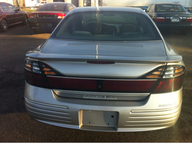 Pontiac Bonneville 2005 photo 1