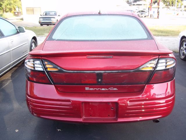 Pontiac Bonneville 2005 photo 2