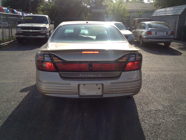 Pontiac Bonneville 2005 photo 2