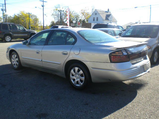 Pontiac Bonneville 2005 photo 1